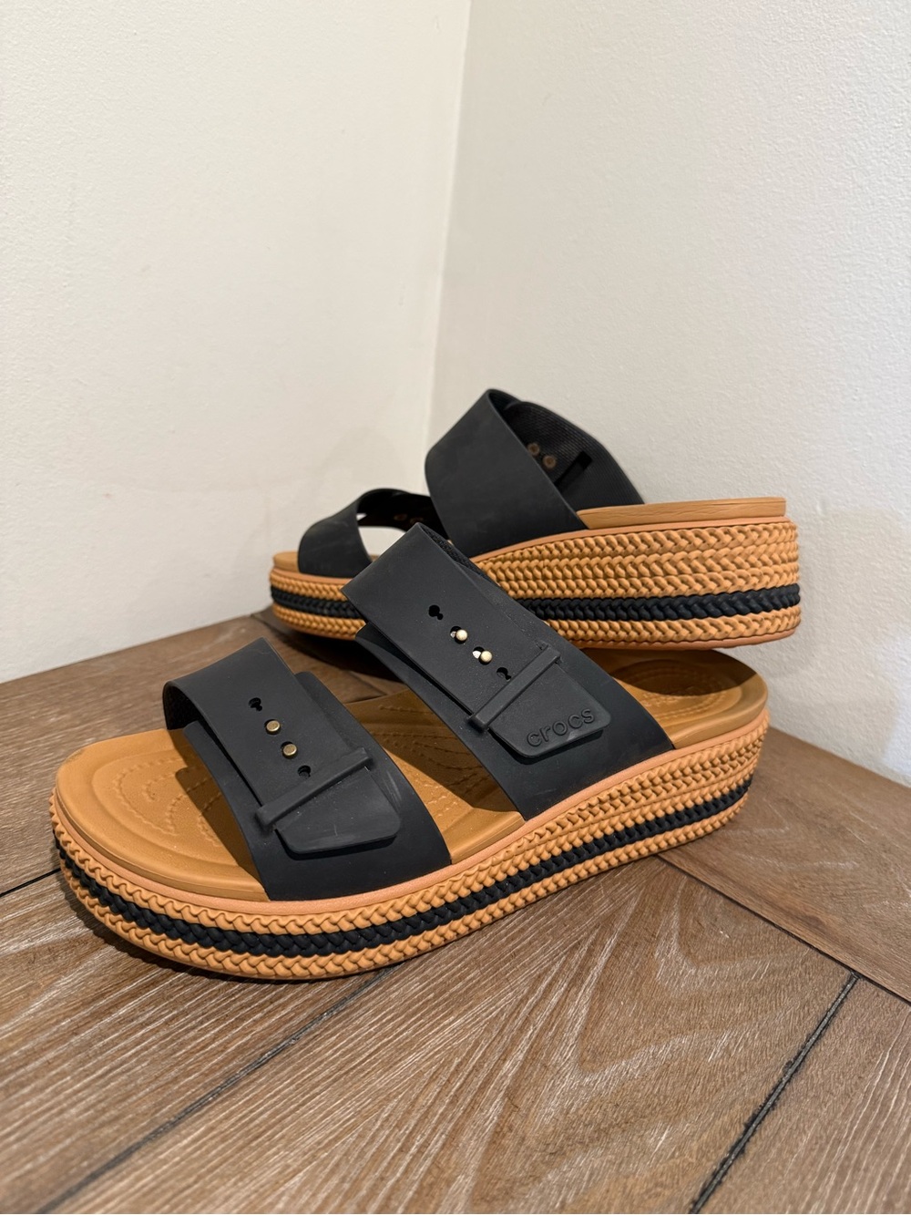 Crocs Women BROOKLYN WOVEN BUCKLE Black Sandals Size 11 Beach Shoes